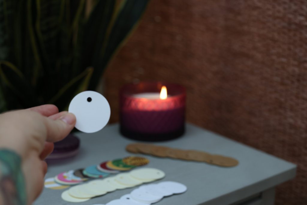 Round Tags - White
